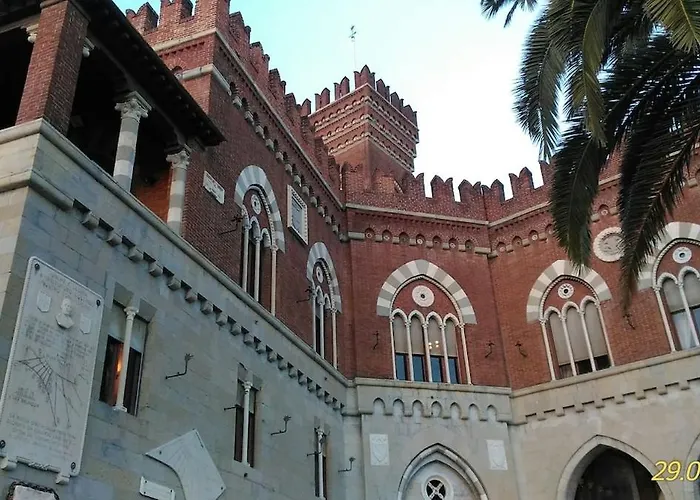 Porta Soprana, Really Downtown 1 * Génova