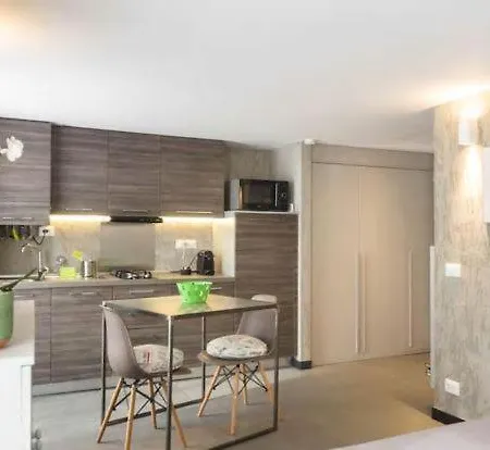 Porta Soprana, Really Downtown 1 *