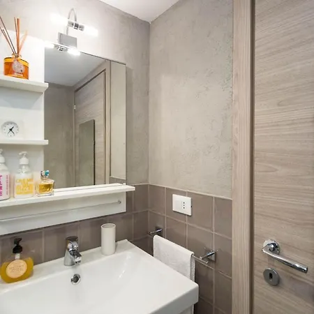 Porta Soprana, Really Downtown 1 Genua