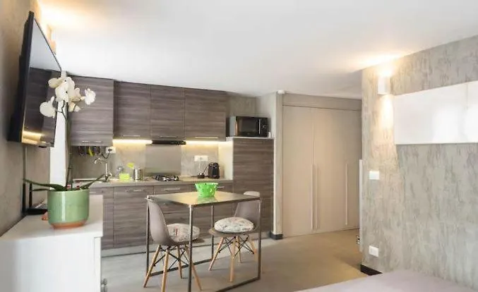 Porta Soprana, Really Downtown 1 *