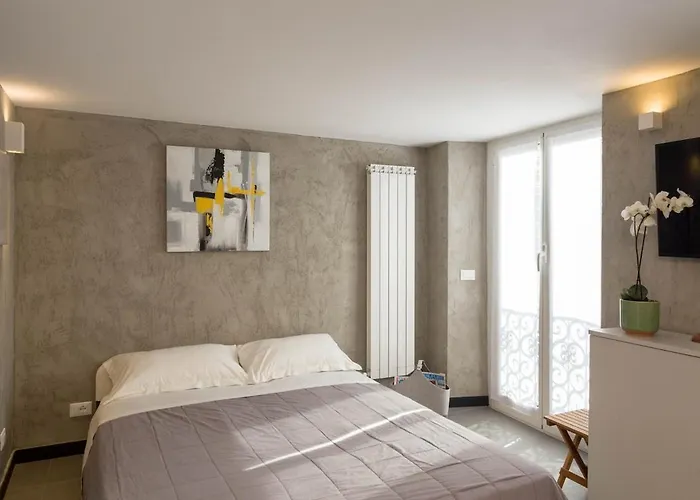 Porta Soprana, Really Downtown 1 * Genova